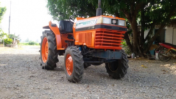 ขายครับ KUBOTA L1-24 เครื่องดี เกียร์ดี ครับ พร้อมผาน 5 1พวง ครับ