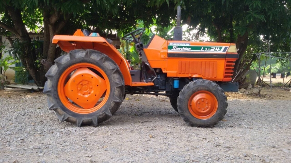 ขายครับ KUBOTA L1-24 เครื่องดี เกียร์ดี ครับ พร้อมผาน 5 1พวง ครับ
