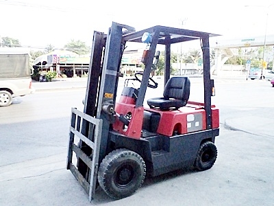 ขายรถยกนิสสัน 1.5 ตัน  เครื่องเบนซิน เกียร์ออโต้   กระบอกคู่  เสาสูง 3 เมตร  พวงมาลัยเพาเว่อร์  สีเดิมจากนอก นำเข้าจากญี่ปุ่น ใช้งานได้ทันที ราคา160000