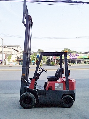 ขายรถยกนิสสัน 1.5 ตัน  เครื่องเบนซิน เกียร์ออโต้   กระบอกคู่  เสาสูง 3 เมตร  พวงมาลัยเพาเว่อร์  สีเดิมจากนอก นำเข้าจากญี่ปุ่น ใช้งานได้ทันที ราคา160000