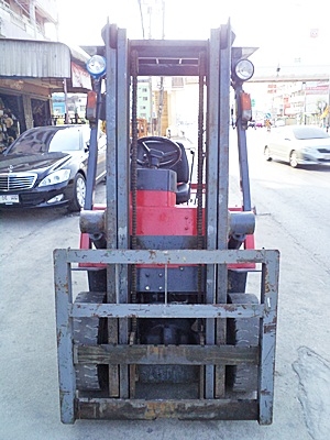 ขายรถยกนิสสัน 1.5 ตัน  เครื่องเบนซิน เกียร์ออโต้   กระบอกคู่  เสาสูง 3 เมตร  พวงมาลัยเพาเว่อร์  สีเดิมจากนอก นำเข้าจากญี่ปุ่น ใช้งานได้ทันที ราคา160000