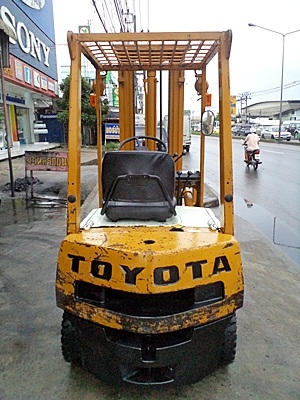 ขายรถยกโตโยต้า 1.5 ตัน  เครื่องเบนซิน   เสาสูง 5 เมตร  เสาต่ำ  ยางตันใหม่  พวงมาลัยเพาเว่อร์  สีเดิมจากนอก นำเข้าจากญี่ปุ่น ใช้งานได้ทันที ราคา160000