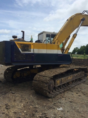 ขาย KOMATSU PC200-3 สภาพสวยพร้อมใช้ ราคาต่อรองได้ ติดต่อได้ที่คุณ อ๊อฟ พิจิตร 086-737-9991