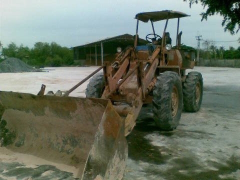 ขายรถตัก 910 ต่อแขนแล้ว สภาพสวยพร้อมใช้ ราคาต่อรองได้ ที่คุูณอ๊อฟ พิจิตร 086-737-9991