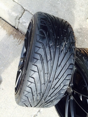ขาย 225/40/18 5 รู114 ราคา 14900 บาท ยางปี 2013