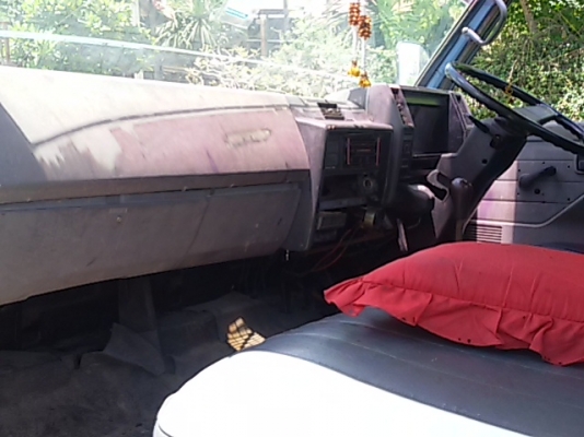 (ร้านรุ่งโรจน์ 082-1057078)ขาย 6 ล้อ ISUZU NPR เครื่อง4BD1ฝาดำ((พ.พาวเวอร์ กระบะยาว 5 เมตร)เครื่องแห้ง แรงดี แซสซีสวยๆ ไม่ผุไม่ดาม พร้อมโอน พร้อมใช้