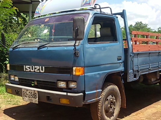 (ร้านรุ่งโรจน์ 082-1057078)ขาย 6 ล้อ ISUZU NPR เครื่อง4BD1ฝาดำ((พ.พาวเวอร์ กระบะยาว 5 เมตร)เครื่องแห้ง แรงดี แซสซีสวยๆ ไม่ผุไม่ดาม พร้อมโอน พร้อมใช้
