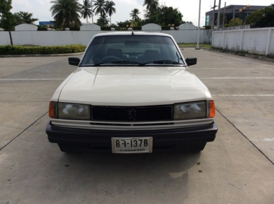 ขายรถ เปอร์โย 305 ปี 85 เครื่องเดิมๆ 1.6 เกียร์ธรรมดา ติดแก๊ส LPG ภายในเบาะหนังเดิมๆ สวย แอร์เย็น วิทยุ Cd  ตัวถังเดิมจริงๆ ไม่มีชน ไม่มีผุ สีเต็มเงา ล้อแม็กเดิม รถขับดี ภาษีปี58 พร้อมใช้ครับ