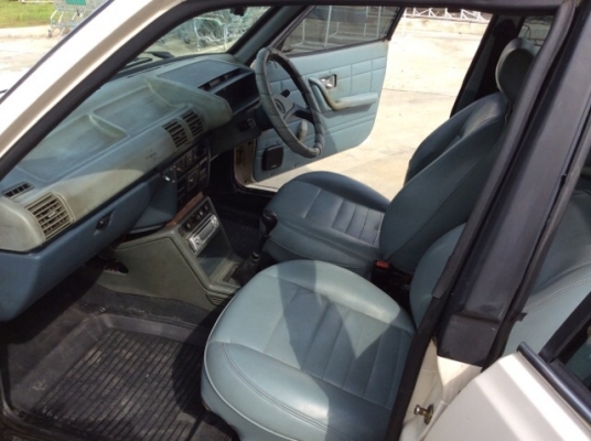 ขายรถ เปอร์โย 305 ปี 85 เครื่องเดิมๆ 1.6 เกียร์ธรรมดา ติดแก๊ส LPG ภายในเบาะหนังเดิมๆ สวย แอร์เย็น วิทยุ Cd  ตัวถังเดิมจริงๆ ไม่มีชน ไม่มีผุ สีเต็มเงา ล้อแม็กเดิม รถขับดี ภาษีปี58 พร้อมใช้ครับ