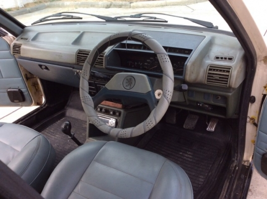 ขายรถ เปอร์โย 305 ปี 85 เครื่องเดิมๆ 1.6 เกียร์ธรรมดา ติดแก๊ส LPG ภายในเบาะหนังเดิมๆ สวย แอร์เย็น วิทยุ Cd  ตัวถังเดิมจริงๆ ไม่มีชน ไม่มีผุ สีเต็มเงา ล้อแม็กเดิม รถขับดี ภาษีปี58 พร้อมใช้ครับ