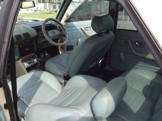 ขายรถ เปอร์โย 305 ปี 85 เครื่องเดิมๆ 1.6 เกียร์ธรรมดา ติดแก๊ส LPG ภายในเบาะหนังเดิมๆ สวย แอร์เย็น วิทยุ Cd  ตัวถังเดิมจริงๆ ไม่มีชน ไม่มีผุ สีเต็มเงา ล้อแม็กเดิม รถขับดี ภาษีปี58 พร้อมใช้ครับ