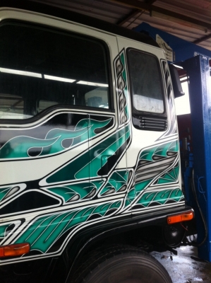 รถบรรทุก 10 ล้อติดเครน ยี่ห้อ ISUZU นางฟ้า 195 แรงม้า