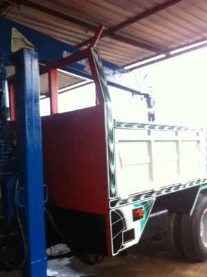 รถบรรทุก 10 ล้อติดเครน ยี่ห้อ ISUZU นางฟ้า 195 แรงม้า