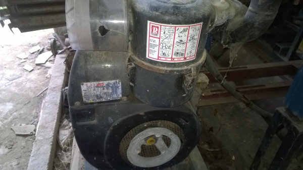 เครื่องยนต์RUGGERINI ดีเซล 2 สูบแบบไร้หมอน้ำ..(เป็นเครื่องสูบน้ำขึ้นถัง)มี4เครื่อง..เครื่องสวยมาก..