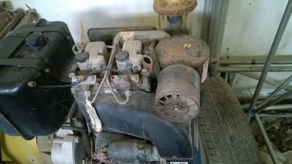 เครื่องยนต์RUGGERINI ดีเซล 2 สูบแบบไร้หมอน้ำ..(เป็นเครื่องสูบน้ำขึ้นถัง)มี4เครื่อง..เครื่องสวยมาก..