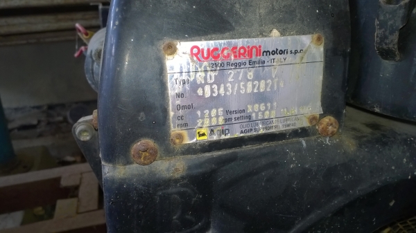 เครื่องยนต์RUGGERINI ดีเซล 2 สูบแบบไร้หมอน้ำ..(เป็นเครื่องสูบน้ำขึ้นถัง)มี4เครื่อง..เครื่องสวยมาก..