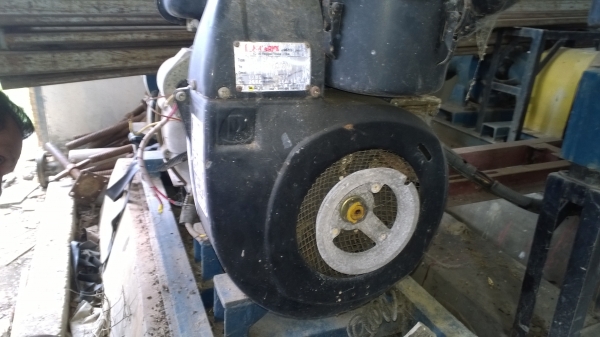 เครื่องยนต์RUGGERINI ดีเซล 2 สูบแบบไร้หมอน้ำ..(เป็นเครื่องสูบน้ำขึ้นถัง)มี4เครื่อง..เครื่องสวยมาก..