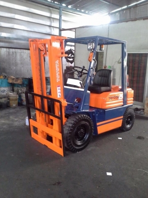 -:-*&bull;*TOYOTA 5FD25*&bull;*-:-รถยกขนาด2.5ตัน เครื่องดีเซล เสาสูง3เมตร งายาว1.22เมตร สนใจติดต่อ098-329-9549/083-062-0223