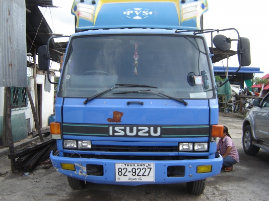 ขายหกล้อ Isuzu 195 แรงม้า  6 เมตร ราคา 490000บาทไฟแนนท์จัดได้ 400000 บาทโทร. 0892406621