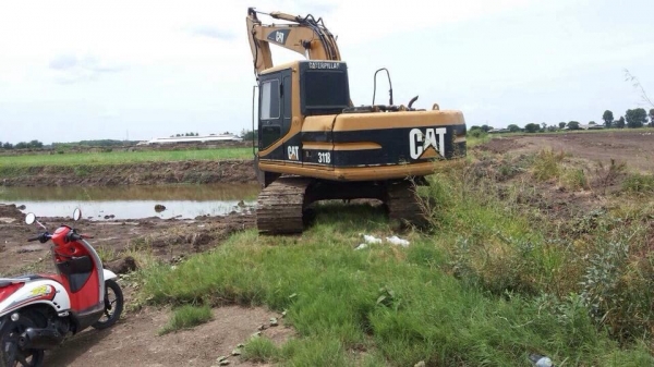 ขายรถตักดินคับ