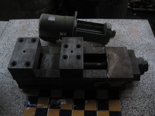 ขายปากกามิลลิ่ง japan สภาพสวย และ ปั้มน้ำมัน สภาพสวย