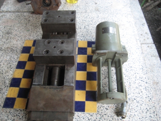 ขายปากกามิลลิ่ง japan สภาพสวย และ ปั้มน้ำมัน สภาพสวย