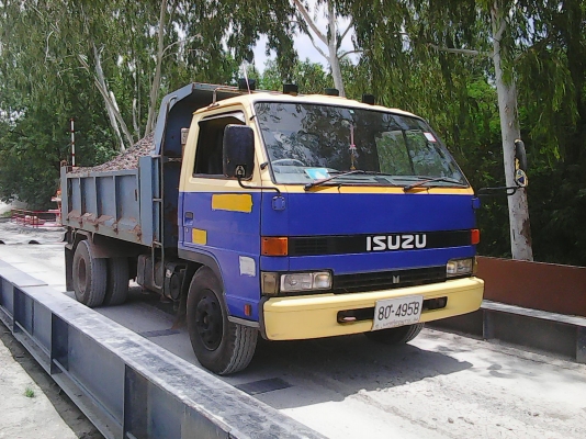 ขายหกล้อดั้มพ์ อีซูสุNPR115 Fหน้าหลังสภาพพร้อมใช้