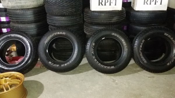 ขายยาง 235 70 15 ปี12ชุดละ7500