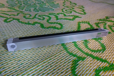 หลอดแบล็คไลท์  8 วัตต์    ยาว 12 นิ้ว  ( ตัวรางเป็นอลูมิเนียม )