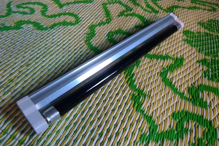 หลอดแบล็คไลท์  8 วัตต์    ยาว 12 นิ้ว  ( ตัวรางเป็นอลูมิเนียม )