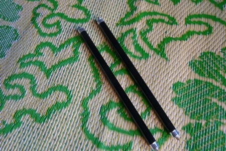 หลอดแบล็คไลท์  8 วัตต์    ยาว 12 นิ้ว  ( ตัวรางเป็นอลูมิเนียม )