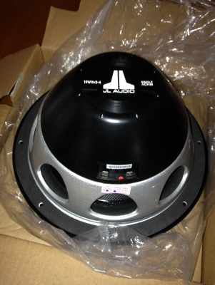 ซับวูฟเฟอร์ของค่าย JL Audio ขนาด 10 นิ้ว WXv2 ซับวูฟเฟอร์ของค่าย JL Audio ขนาด 10 นิ้ว WXv2
