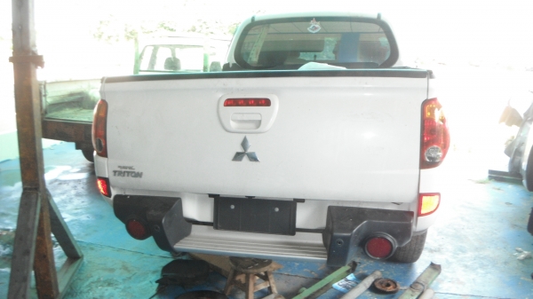ขายซากรถยนต์ triton 4 door