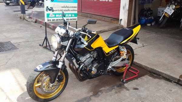 HONDA CB400 ปี93 ของแต่งล้น ท่อแต่ง zero ทั้งเส้น ท้ายแต่งเทค1 ฝากระเป๋าข้างแต่ง บังโคลนหน้าแต่ง ไฟเลี้ยว LED โช๊คหลังปรับระดับ กันล้ม โซ่สเตอเต็ม แฮนด์บาร์ กระจกแต่ง อินวอยส์ สรรพสามิตร สวยๆ คับ ราคา 69500 บาท ส่งได้ทั่วไทยคับ สนใจติดต่อ 081-0578282 ไอดี