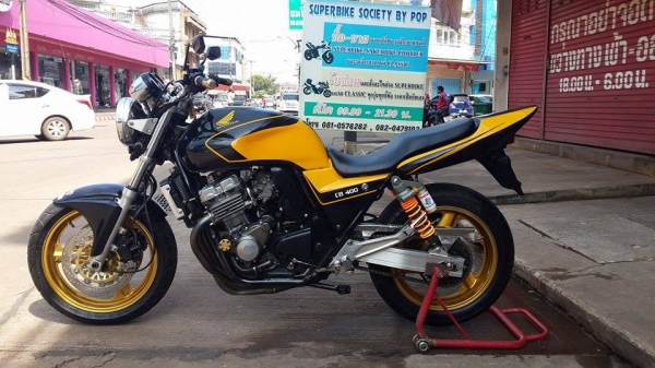 HONDA CB400 ปี93 ของแต่งล้น ท่อแต่ง zero ทั้งเส้น ท้ายแต่งเทค1 ฝากระเป๋าข้างแต่ง บังโคลนหน้าแต่ง ไฟเลี้ยว LED โช๊คหลังปรับระดับ กันล้ม โซ่สเตอเต็ม แฮนด์บาร์ กระจกแต่ง อินวอยส์ สรรพสามิตร สวยๆ คับ ราคา 69500 บาท ส่งได้ทั่วไทยคับ สนใจติดต่อ 081-0578282 ไอดี