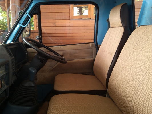 รถบรรทุกกะบะดั้ม 4 ล้อ L