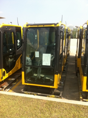 หัวเก๋งรถแบ็คโฮ KOMATSU'CAT