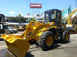 รถตักล้อยาง WA100-1-30753  สภาพสวย รถนำเข้าจากญี่ปุ่น เพิ่งเดินทางถึงไทย รถจอดที่ C.S. Motor หลักสี่  โทร.081-373-0559