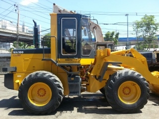 รถตักล้อยาง WA100-1-30753  สภาพสวย รถนำเข้าจากญี่ปุ่น เพิ่งเดินทางถึงไทย รถจอดที่ C.S. Motor หลักสี่  โทร.081-373-0559