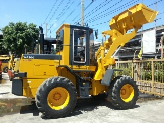 รถตักล้อยาง WA100-1-30753  สภาพสวย รถนำเข้าจากญี่ปุ่น เพิ่งเดินทางถึงไทย รถจอดที่ C.S. Motor หลักสี่  โทร.081-373-0559