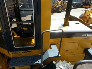 รถตักล้อยาง WA100-1-30753  สภาพสวย รถนำเข้าจากญี่ปุ่น เพิ่งเดินทางถึงไทย รถจอดที่ C.S. Motor หลักสี่  โทร.081-373-0559