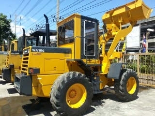 รถตักล้อยาง WA100-1-30753  สภาพสวย รถนำเข้าจากญี่ปุ่น เพิ่งเดินทางถึงไทย รถจอดที่ C.S. Motor หลักสี่  โทร.081-373-0559