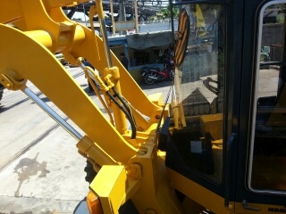 รถตักล้อยาง WA100-1-30753  สภาพสวย รถนำเข้าจากญี่ปุ่น เพิ่งเดินทางถึงไทย รถจอดที่ C.S. Motor หลักสี่  โทร.081-373-0559