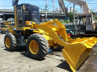 รถตักล้อยาง WA100-1-30753  สภาพสวย รถนำเข้าจากญี่ปุ่น เพิ่งเดินทางถึงไทย รถจอดที่ C.S. Motor หลักสี่  โทร.081-373-0559