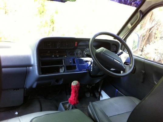 ขายรถตู้Toyota ปี39 สภาพดี เดิมๆสวยงามแบบเดิมๆเครื่องดีเซล2,800cc เครื่องดีนิ่ม ภายในเดิมๆสวยประตูบานสไลด์แน่นๆ พร้อมเล่มและเอกสารการโอน ราคา 165,000.-บาท