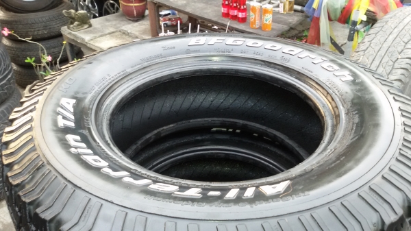 ขายยาง  BF265 70 16 ปี09ชุดละ7500