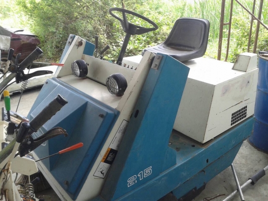 รถกวาดพื้น ดูดฝุ่น