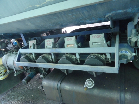 ขายด่วนรถสิบล้อร็อกกี้FVM12MY-Kรถบรรทุกนํ้ามัน16000ลิตร