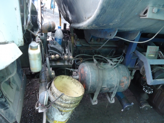 ขายด่วนรถสิบล้อร็อกกี้FVM12MY-Kรถบรรทุกนํ้ามัน16000ลิตร