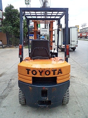 ขายรถยกโตโยต้า 1.5 ตัน รุ่น5 เครื่องเบนซิน   กระบอกคู่  เสาสูง 3 เมตร  ยางตันใหม่ พวงมาลัยเพาเว่อร์  สีเดิมจากนอก นำเข้าจากญี่ปุ่น ใช้งานได้ทันที ราคา170000